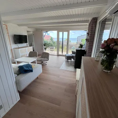 Ferienidylle Mit Blick Aufs Wasser