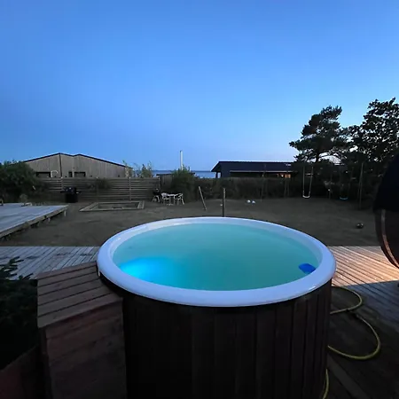 Ferienidylle Mit Blick Aufs Wasser Rønde
